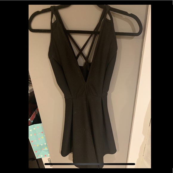 Black dress with cross cross back - Picture 3 of 4